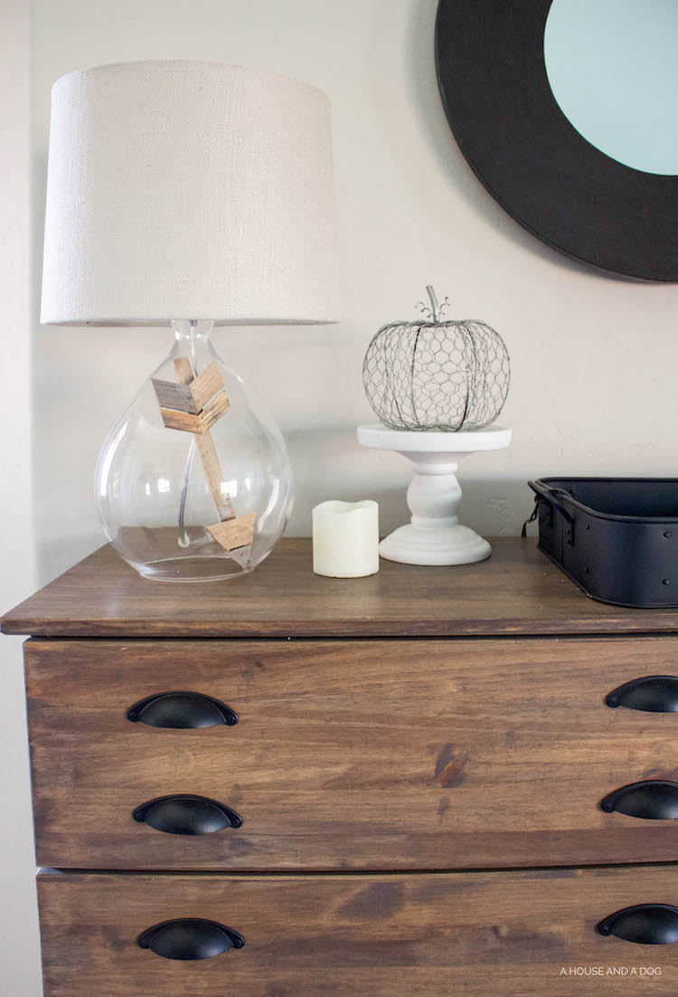 Simple Fall Decorating - perfect for transitioning into autumn!